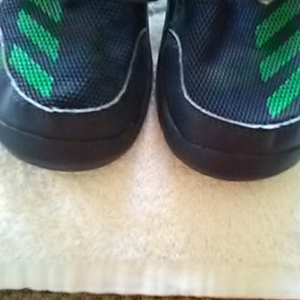 Shoes - Picture 3 of 4